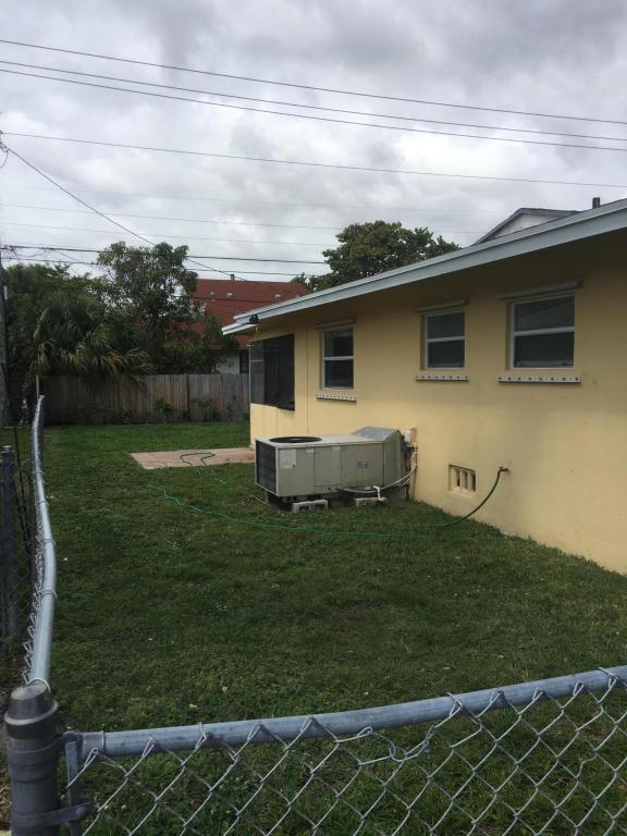 2811 NE 2nd Avenue, Boca Raton, FL 33431