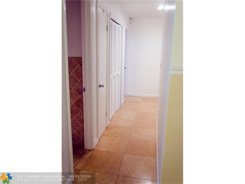 35 Tam O Shanter Ln, Boca Raton, FL 33431