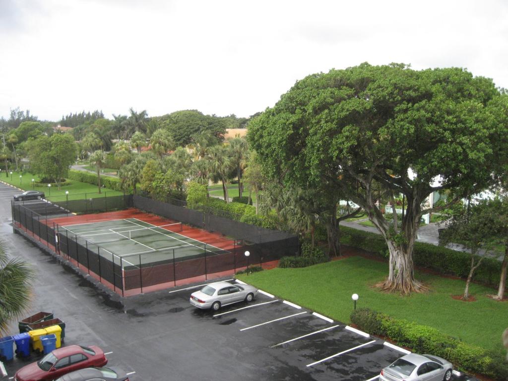 950 Ponce De Leon Road, Boca Raton, FL 33432