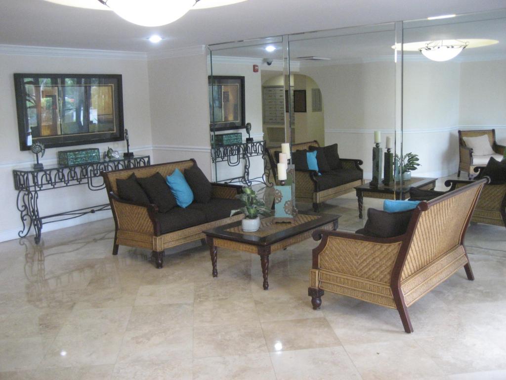 950 Ponce De Leon Road, Boca Raton, FL 33432