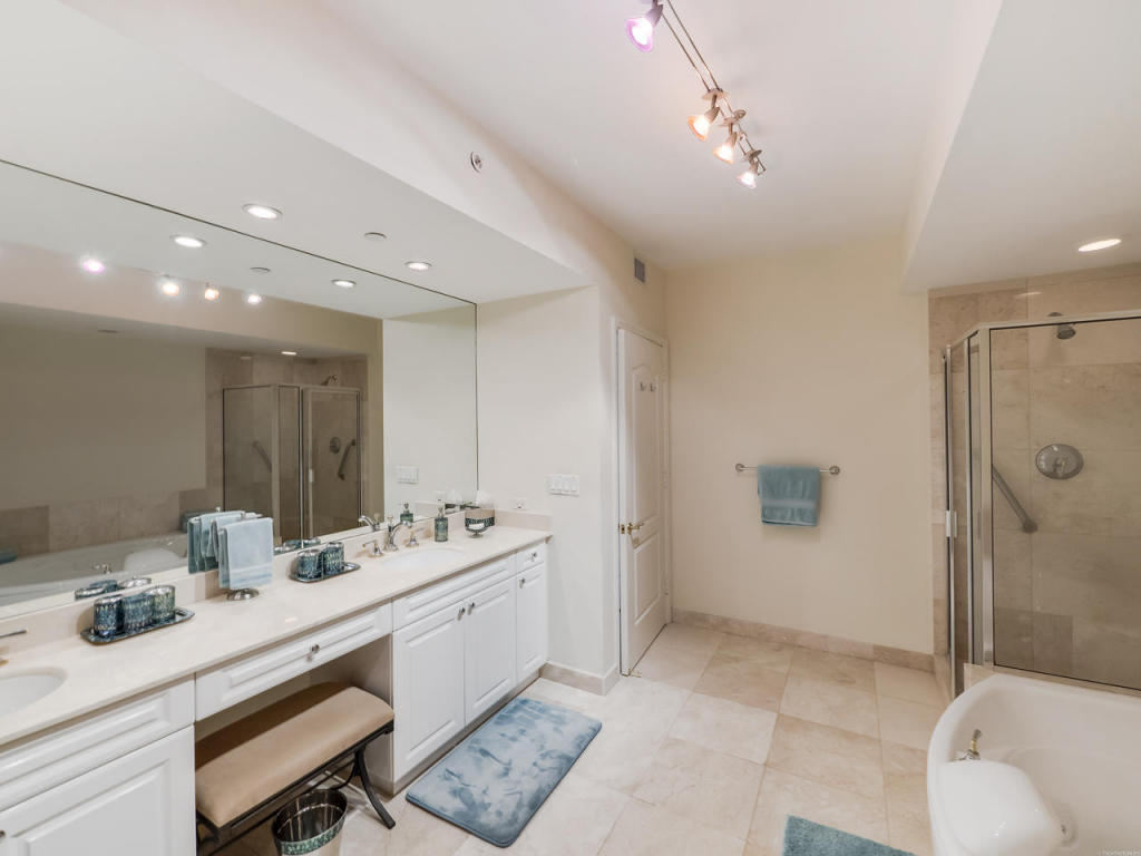 550 SE Mizner Boulevard, Boca Raton, FL 33432