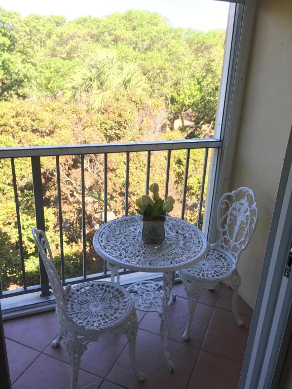 950 Ponce De Leon Road, Boca Raton, FL 33432