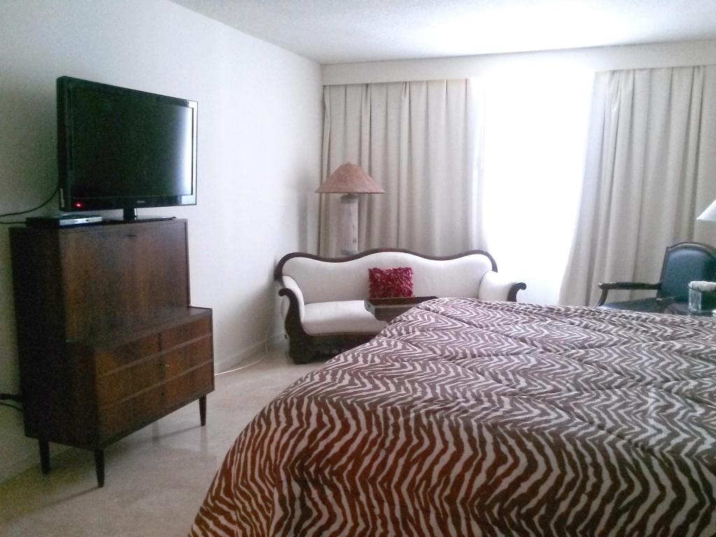 99 SE Mizner Boulevard, Boca Raton, FL 33432