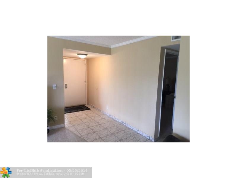 5801 Camino Del Sol 202, Boca Raton, FL 33433