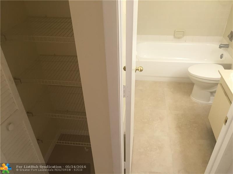 6802 Bridlewood Ct, Boca Raton, FL 33433