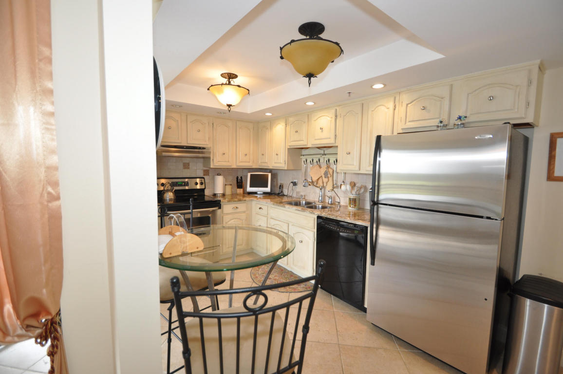7768 Lakeside Boulevard, Boca Raton, FL 33434