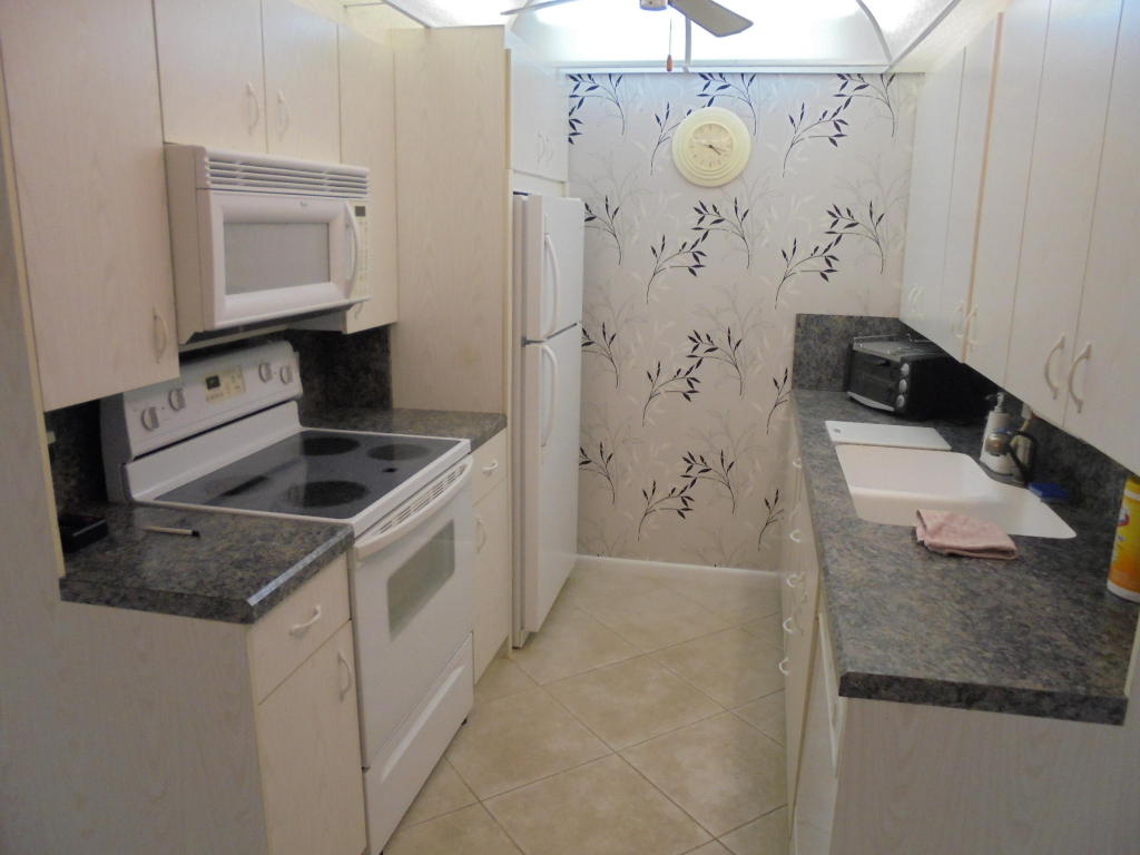 1052 Cornwall C, Boca Raton, FL 33434