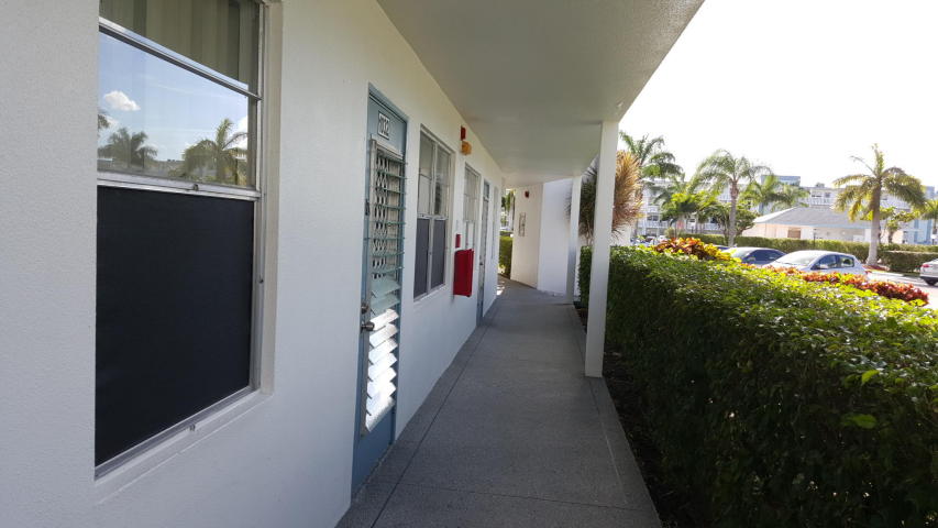 1033 Exeter B, Boca Raton, FL 33434