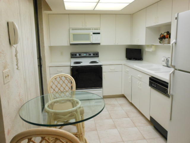 7819 Lakeside Boulevard, Boca Raton, FL 33434
