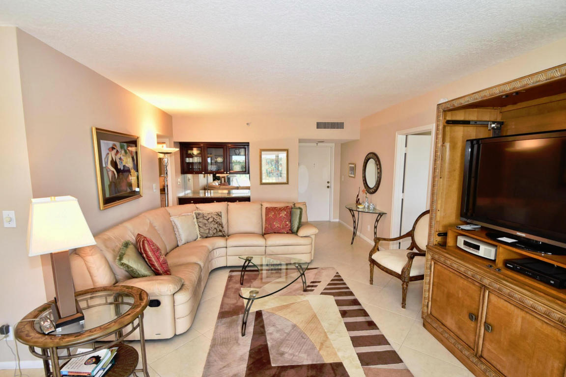 7786 Lakeside Boulevard, Boca Raton, FL 33434