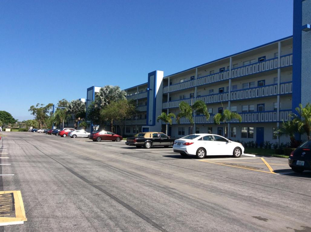 2001 Lincoln A, Boca Raton, FL 33434