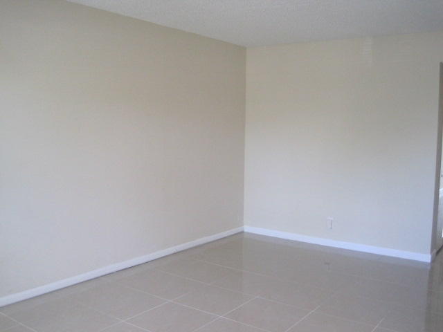 1044 Hythe C, Boca Raton, FL 33434
