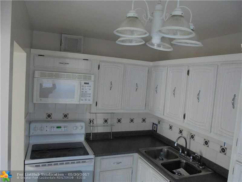 19 Colonial Club Dr 204, Boynton Beach, FL 33435