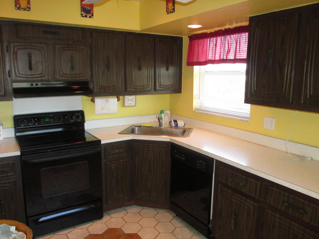 14 Colonial Club Drive, Boynton Beach, FL 33435