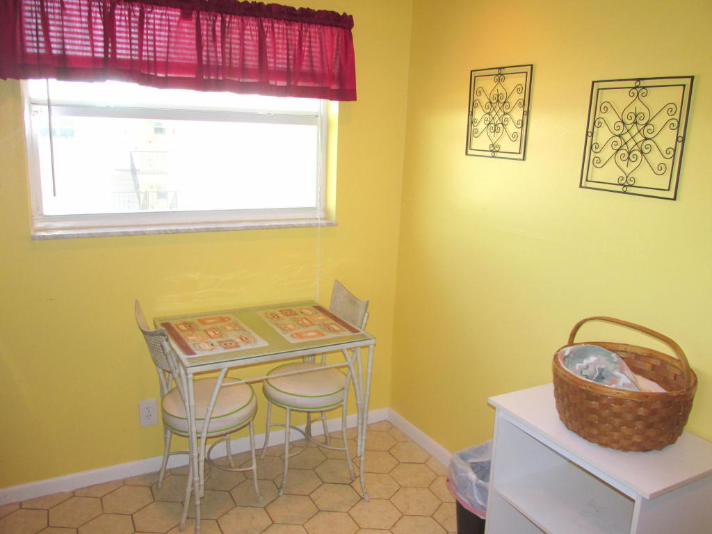 14 Colonial Club Drive, Boynton Beach, FL 33435
