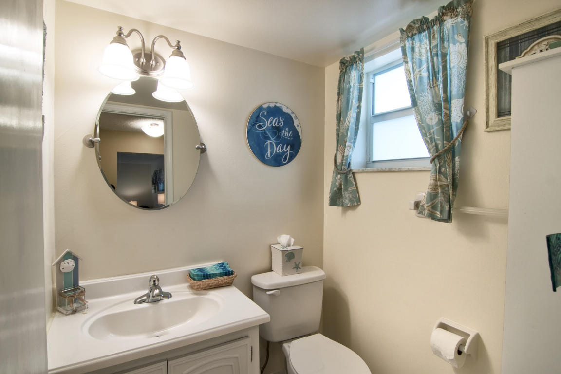 30 Colonial Club Drive, Boynton Beach, FL 33435