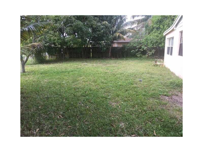 2105 Northeast 3rd St, Boynton Beach, FL 33435