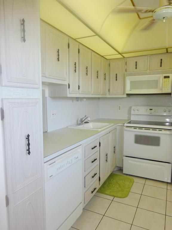 2300 NE 1st Lane, Boynton Beach, FL 33435
