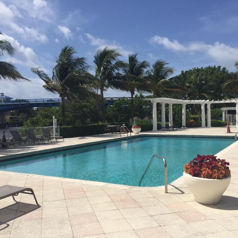 611 E Woolbright Road, Boynton Beach, FL 33435
