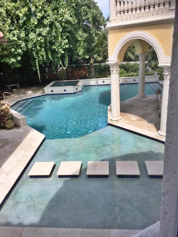 5553 N Ocean Boulevard, Ocean Ridge, FL 33435