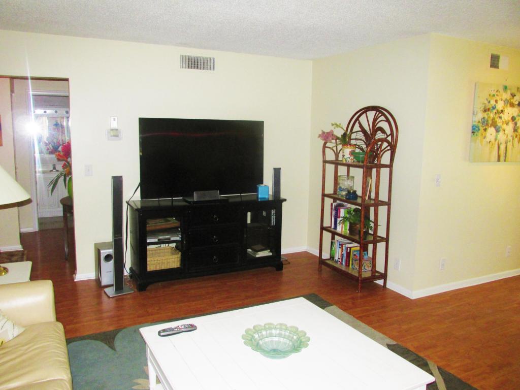 27 Colonial Club Drive, Boynton Beach, FL 33435