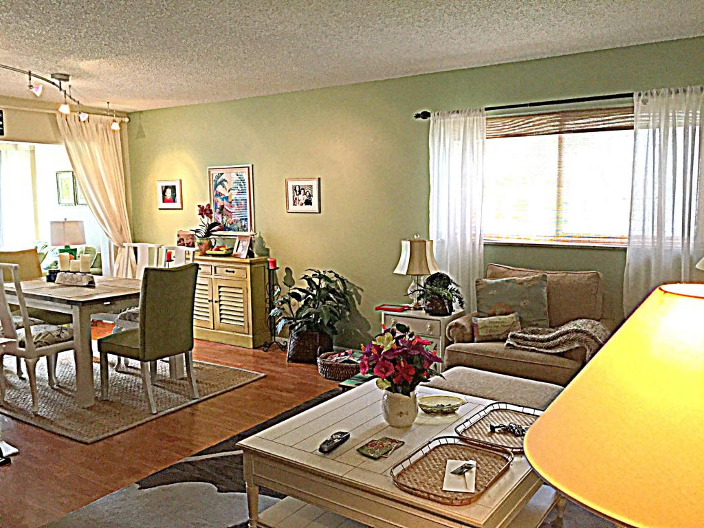 27 Colonial Club Drive, Boynton Beach, FL 33435