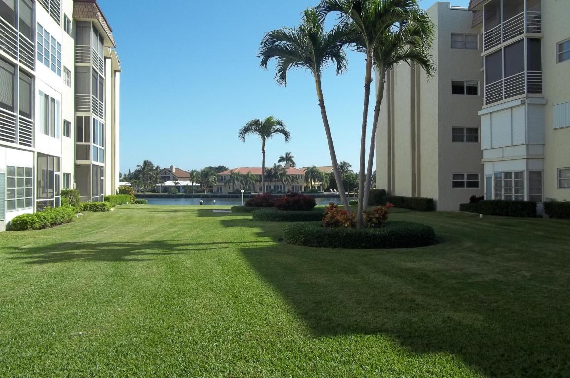 646 Snug Harbor Drive, Boynton Beach, FL 33435