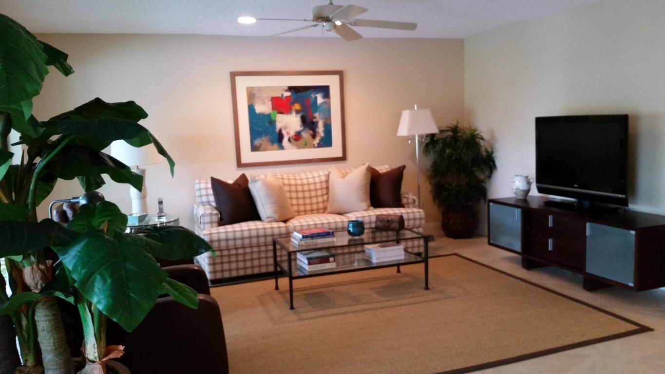 36 Westgate Lane, Boynton Beach, FL 33436
