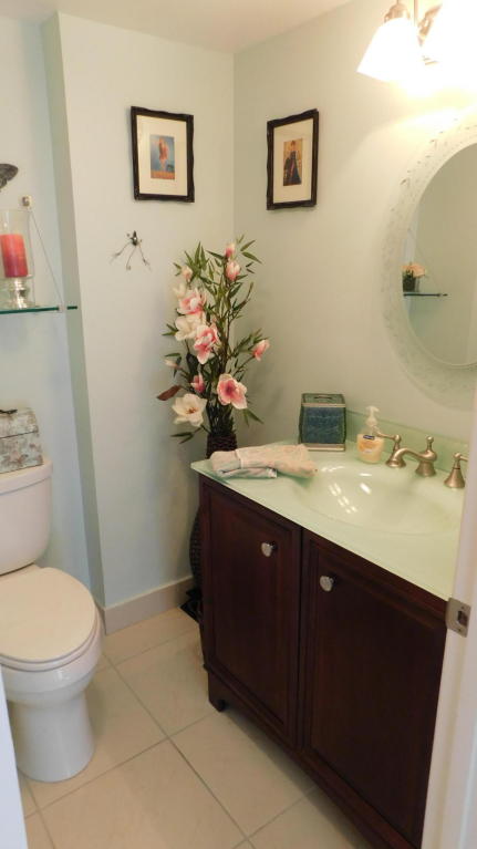 21 Stratford Drive, Boynton Beach, FL 33436