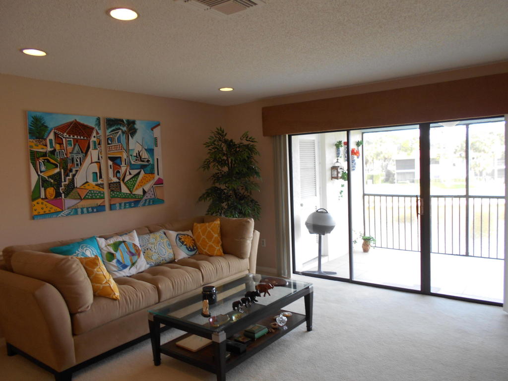 37 Southport Lane, Boynton Beach, FL 33436