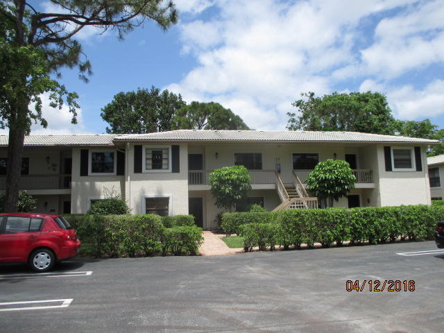 17 Westgate Lane, Boynton Beach, FL 33436