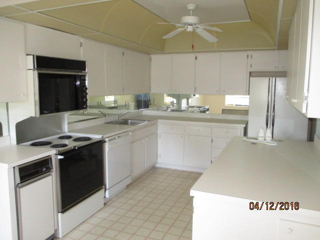 17 Westgate Lane, Boynton Beach, FL 33436