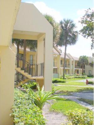 1515 Meadows Circle W, Boynton Beach, FL 33436