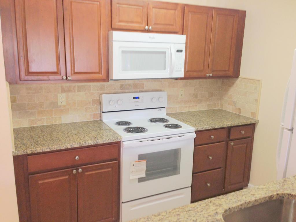 1515 Meadows Circle W, Boynton Beach, FL 33436