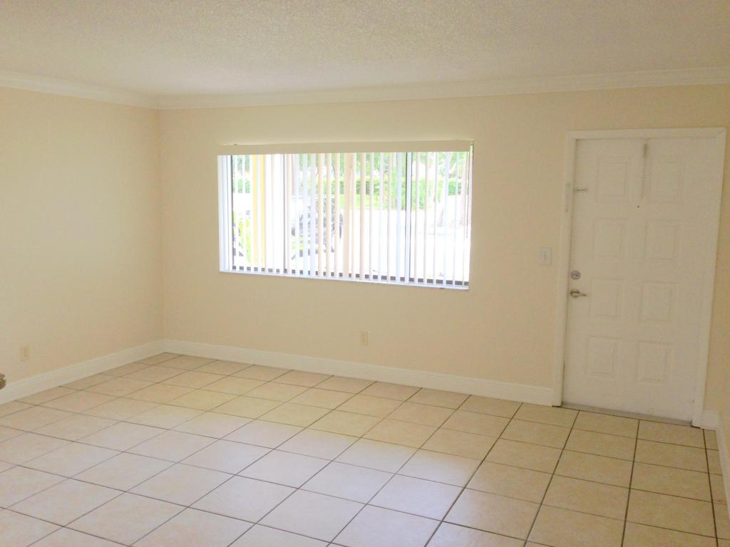 1515 Meadows Circle W, Boynton Beach, FL 33436