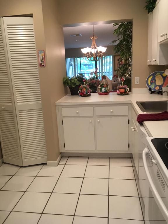 40 Stratford Lane, Boynton Beach, FL 33436