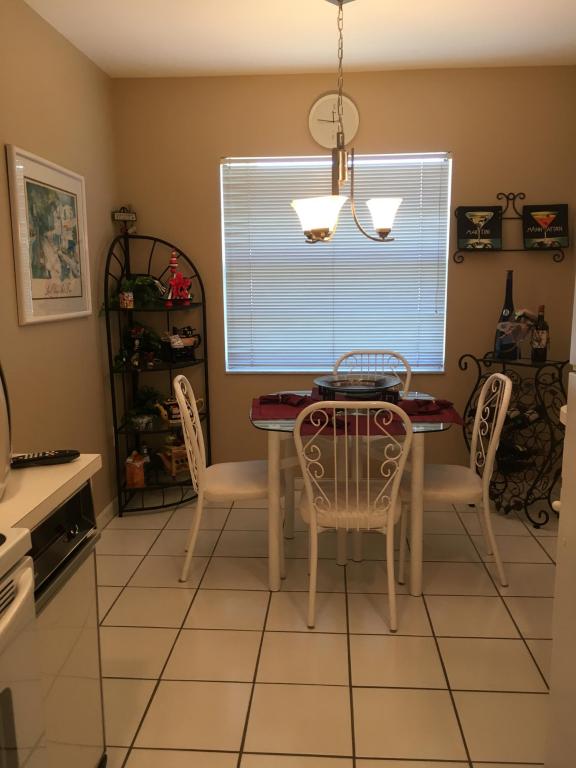 40 Stratford Lane, Boynton Beach, FL 33436