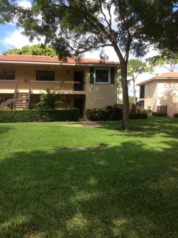 9 Southport Lane, Boynton Beach, FL 33436