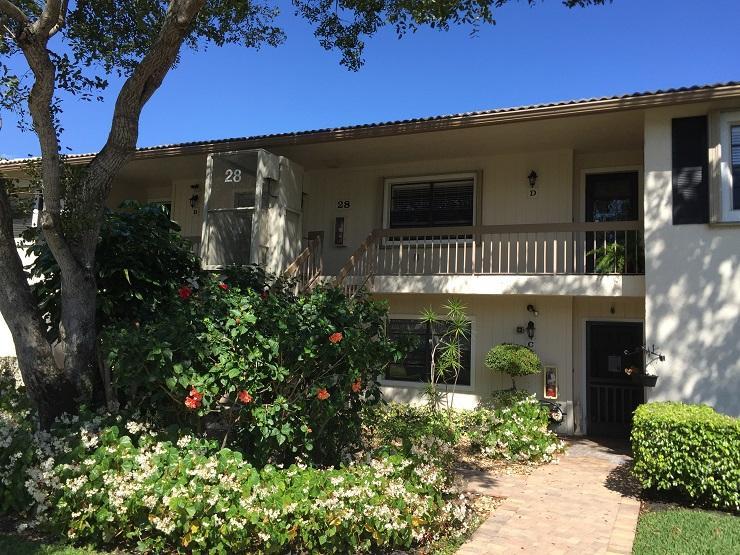 28 Westgate Lane, Boynton Beach, FL 33436
