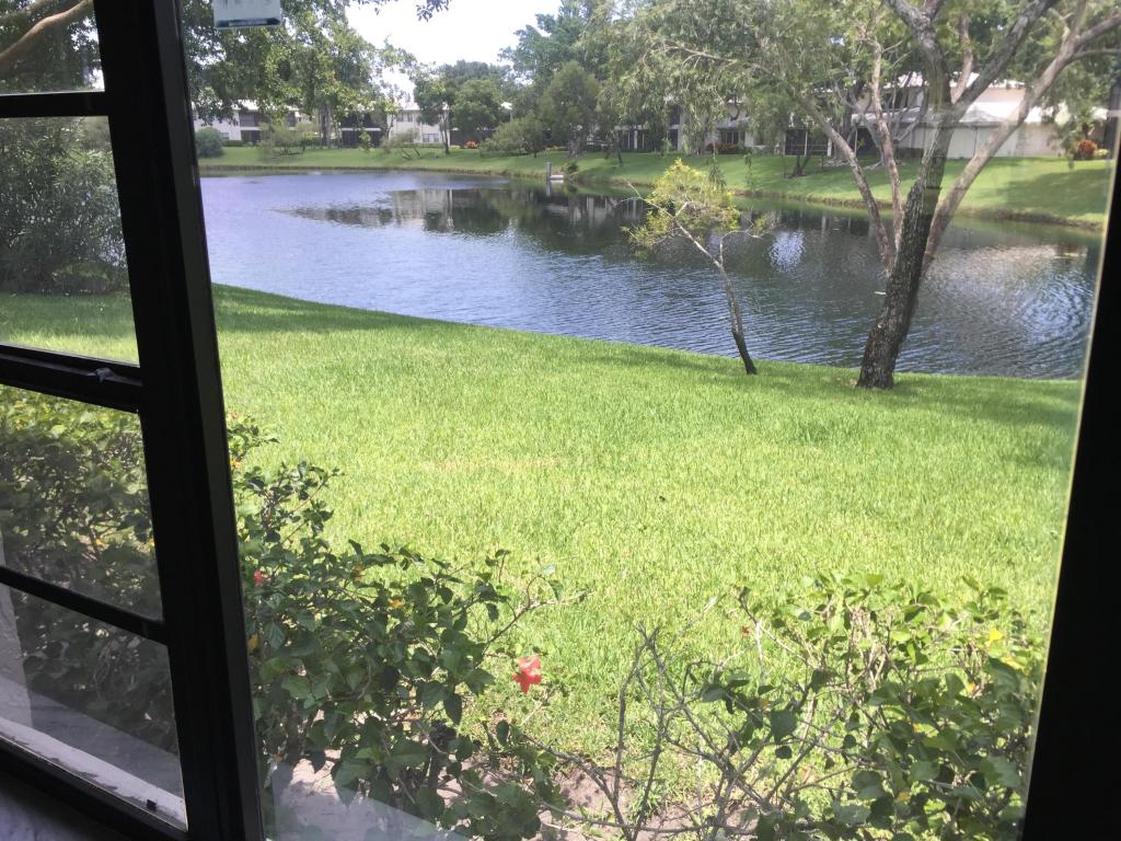 28 Westgate Lane, Boynton Beach, FL 33436