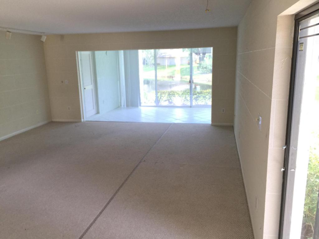 28 Westgate Lane, Boynton Beach, FL 33436