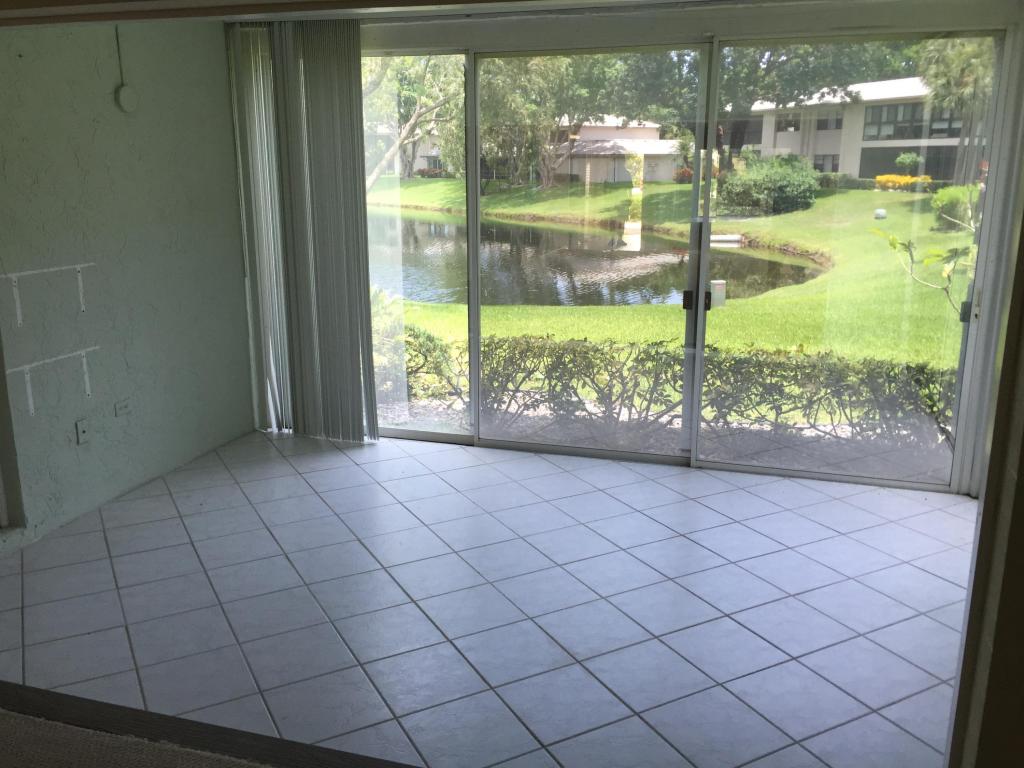 28 Westgate Lane, Boynton Beach, FL 33436