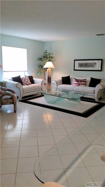 5251 Europa Dr, Boynton Beach, FL 33437