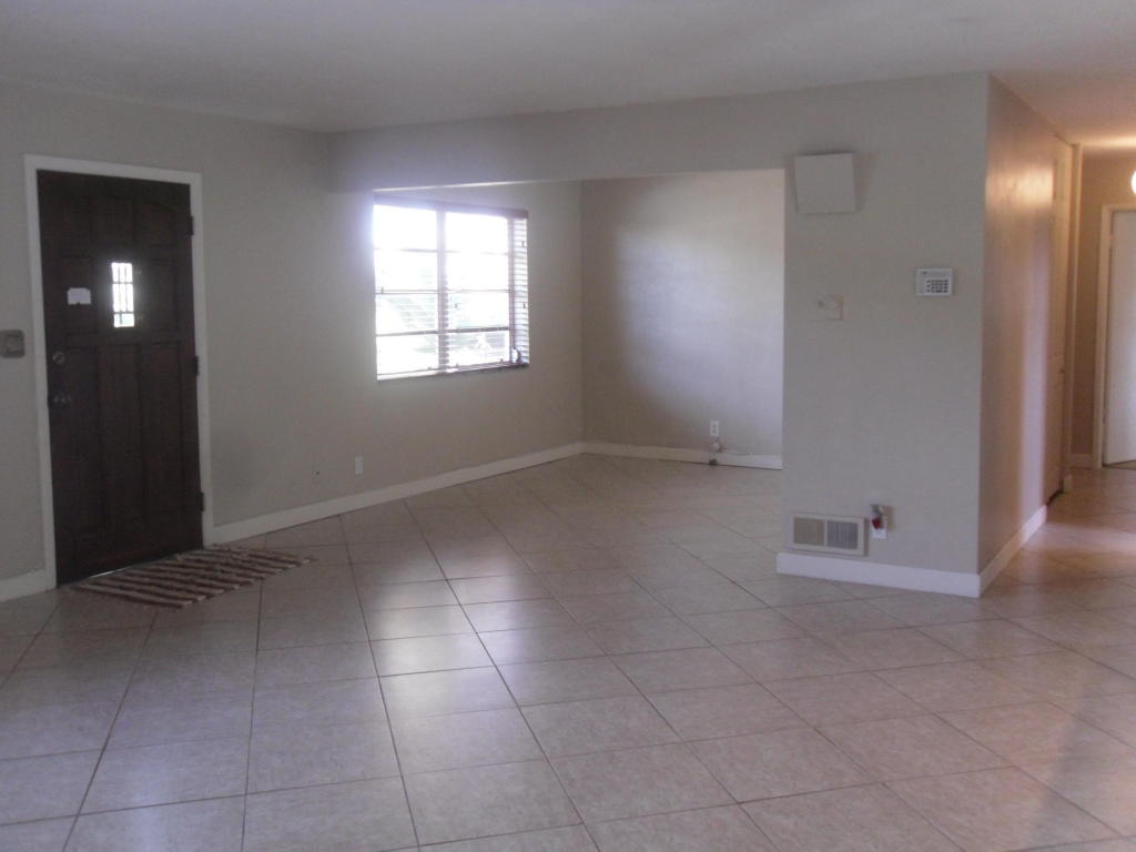 952 SE 4 Court, Deerfield Beach, FL 33441