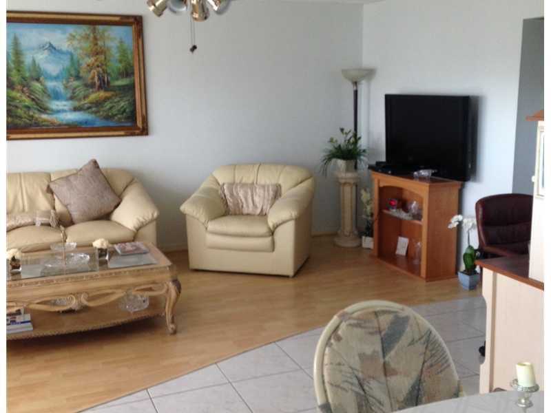 802 SE 7th St, Deerfield Beach, FL 33441