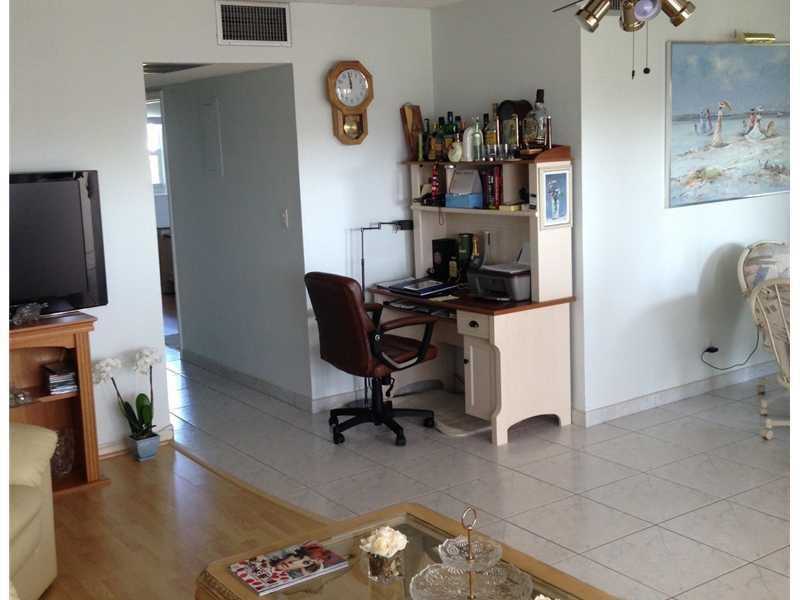 802 SE 7th St, Deerfield Beach, FL 33441