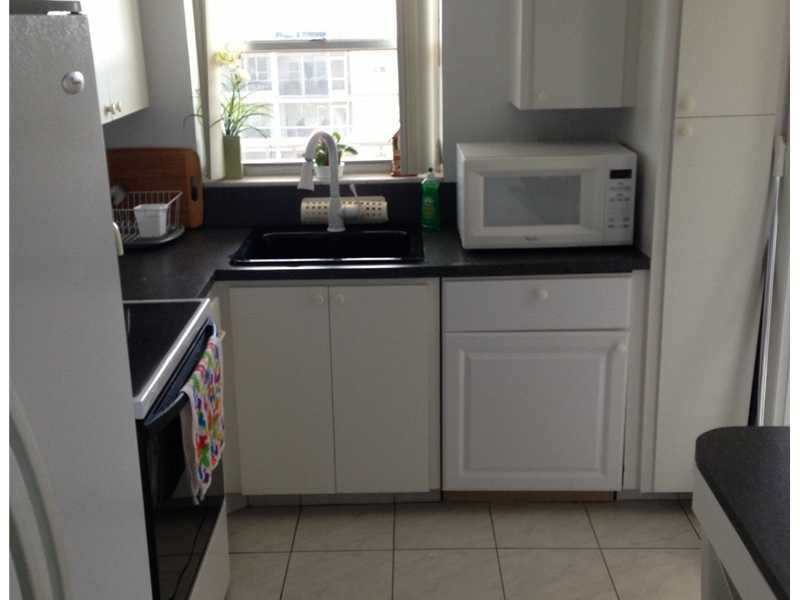 802 SE 7th St, Deerfield Beach, FL 33441