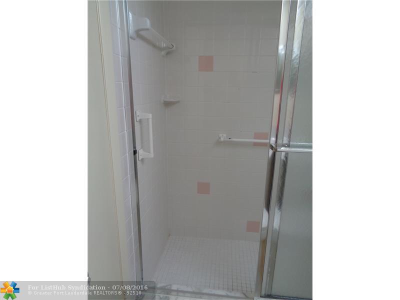 2033 Harwood D 2033, Deerfield Beach, FL 33442