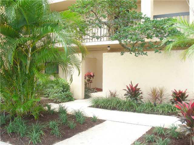 450 Egret Circle, Delray Beach, FL 33444