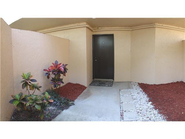 450 Egret Circle, Delray Beach, FL 33444